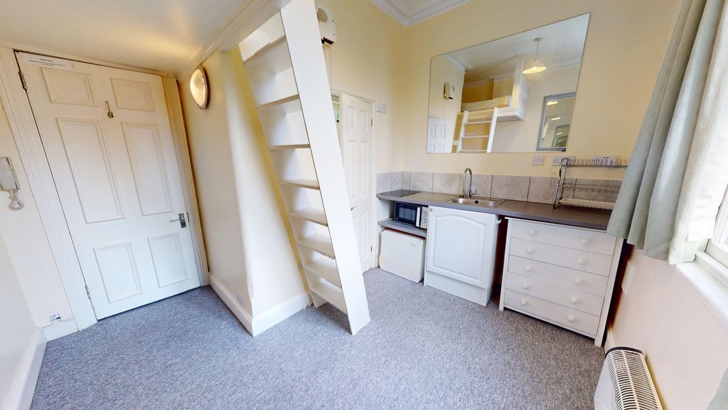 Property photo 2 of 3