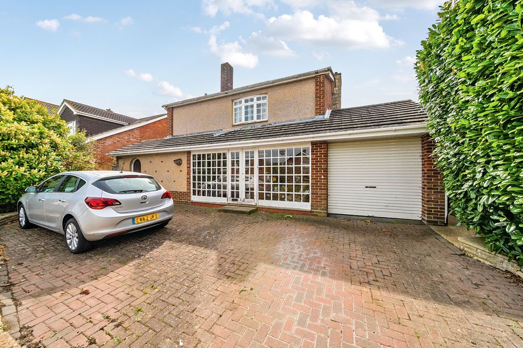 Property photo 1 of 20 Front