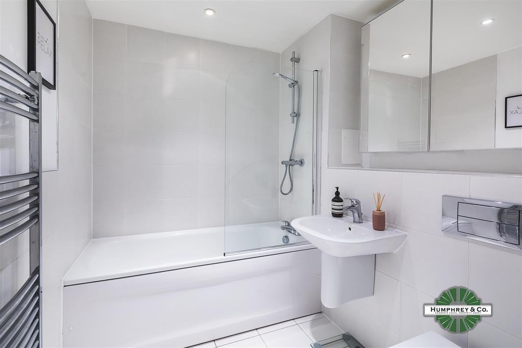 Property photo 3 of 16 44 Merlin Heights-003.Jpg