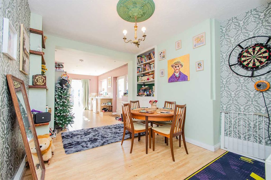 Property photo 3 of 13 Photo 8