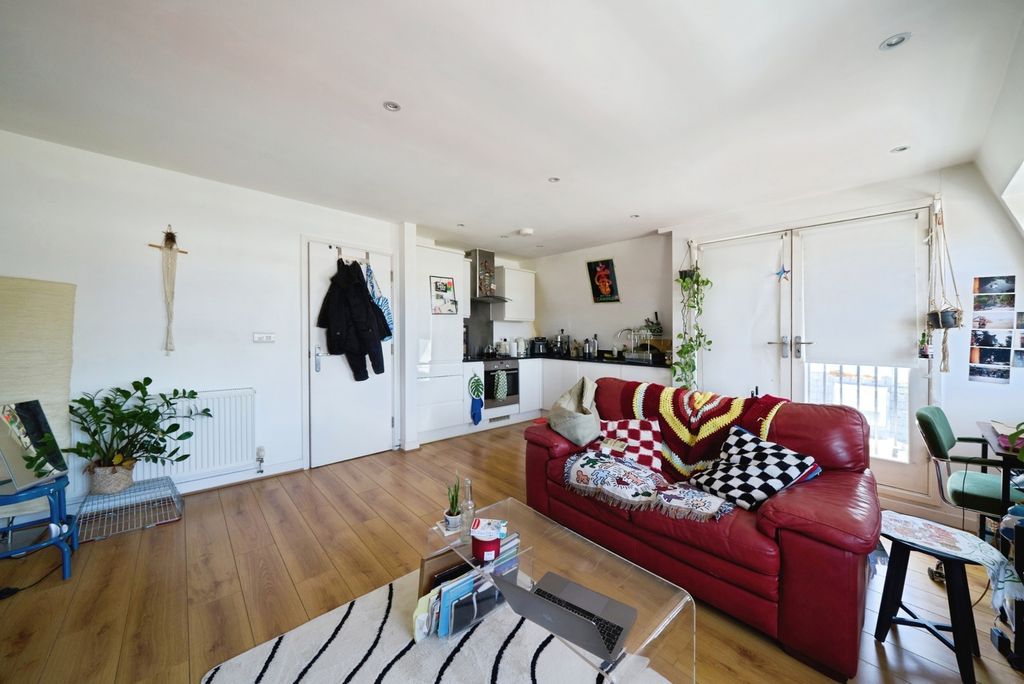 Property photo 3 of 11 Pbox-Img.Jpg