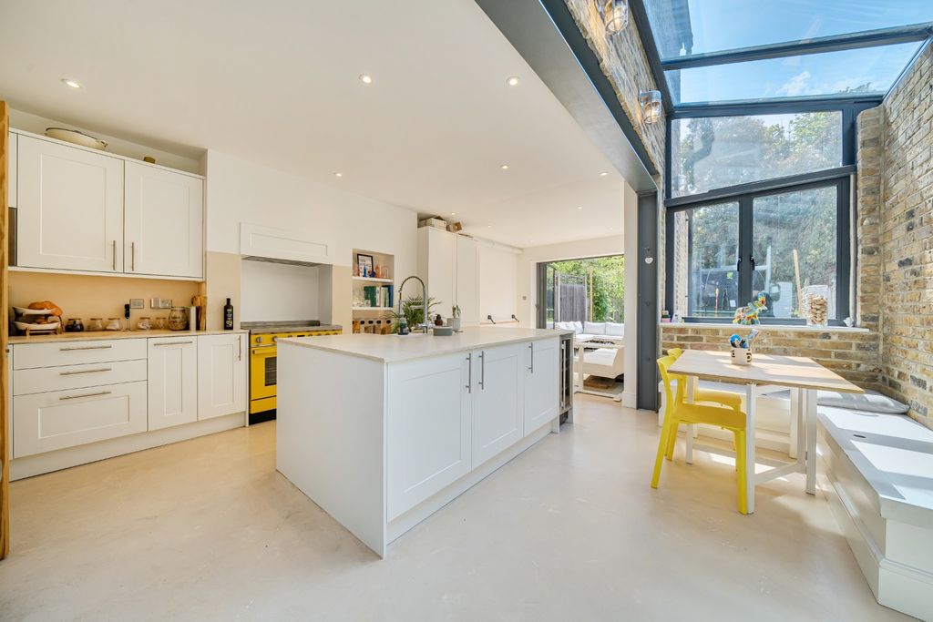 Property photo 2 of 21 5112195