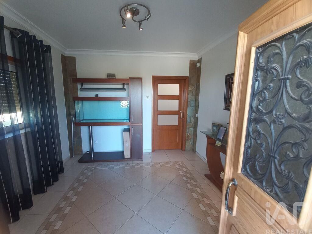 Property photo 3 of 32