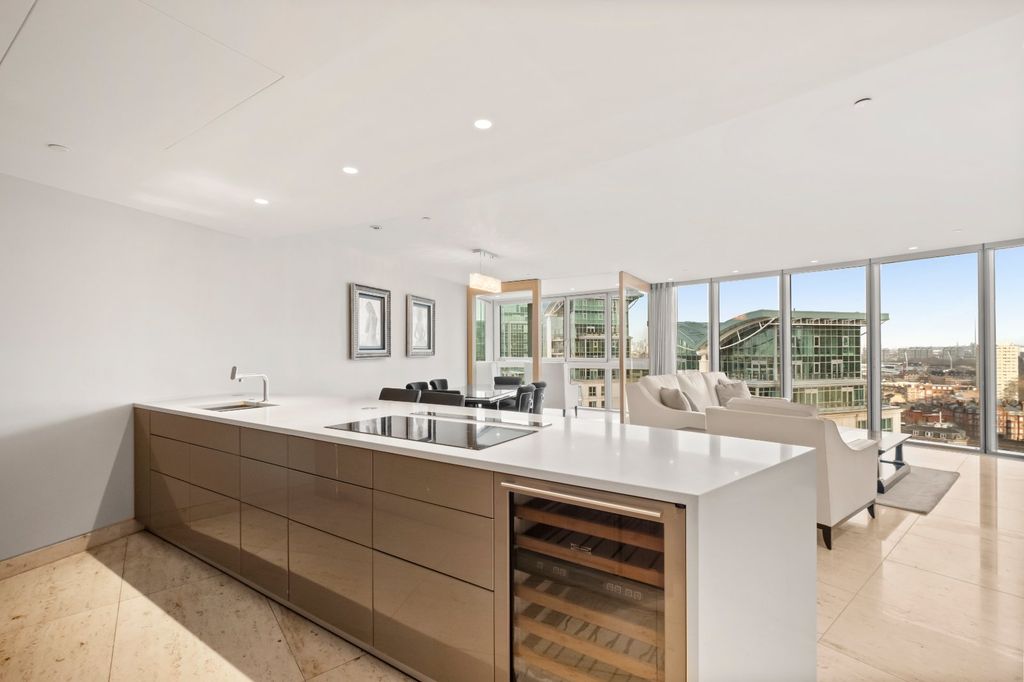 Property photo 3 of 27