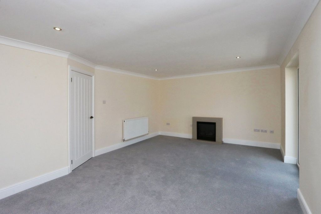 Property photo 2 of 17 Photo