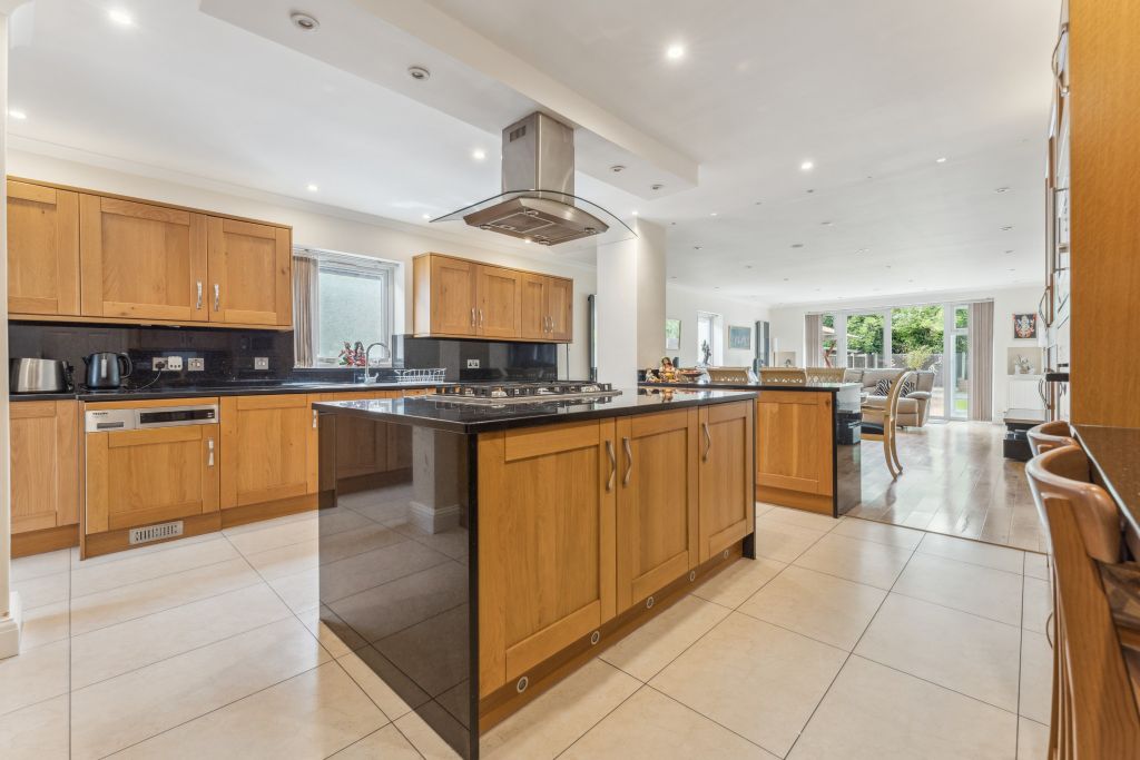 Property photo 2 of 16