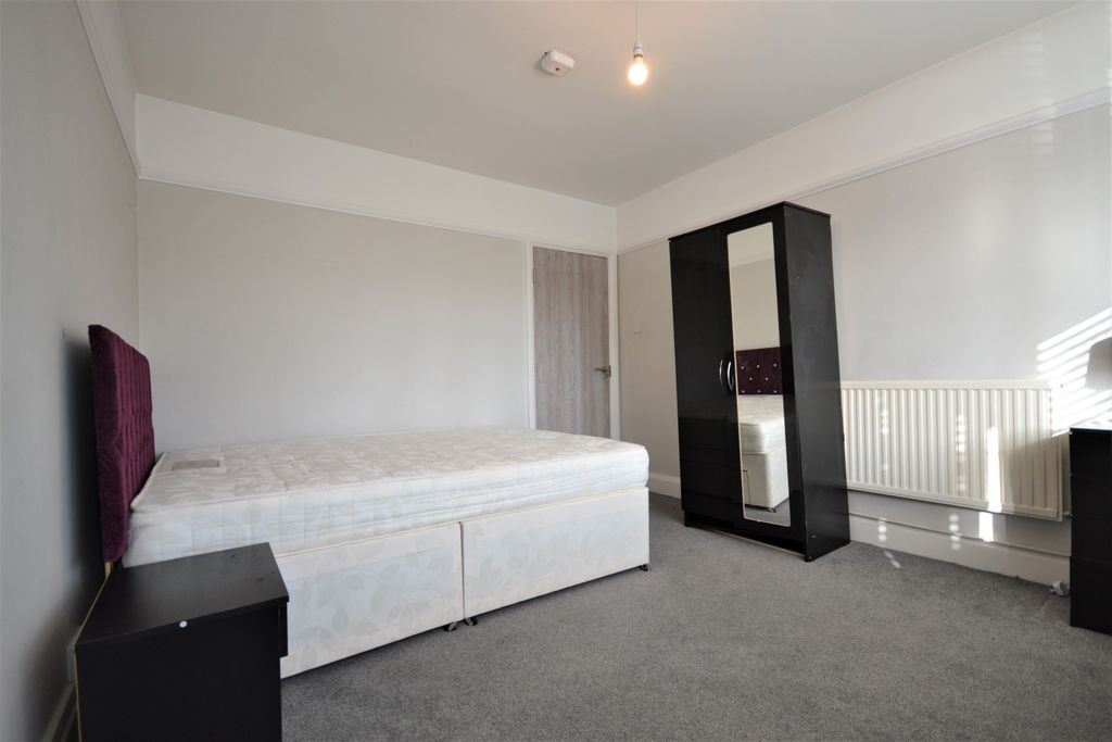 Property photo 2 of 7 Bedroom