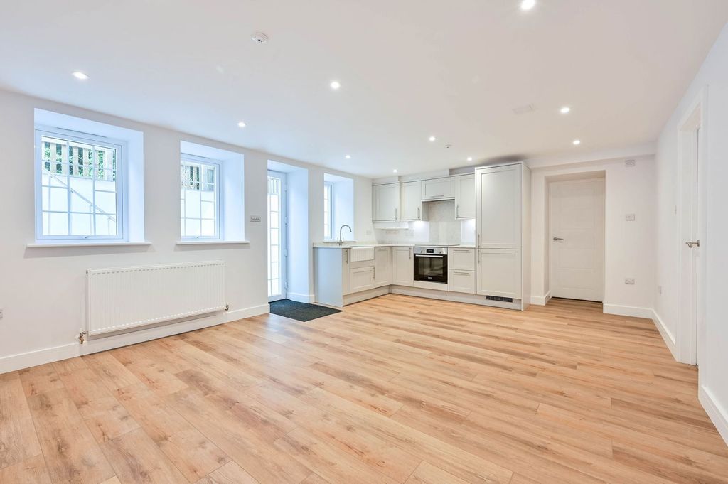 Property photo 3 of 26