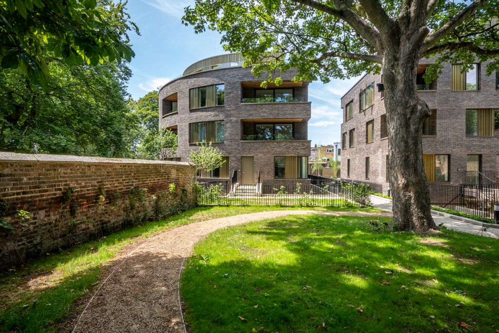 Property photo 1 of 22 Hackney Gardens Grounds - 42.Jpg