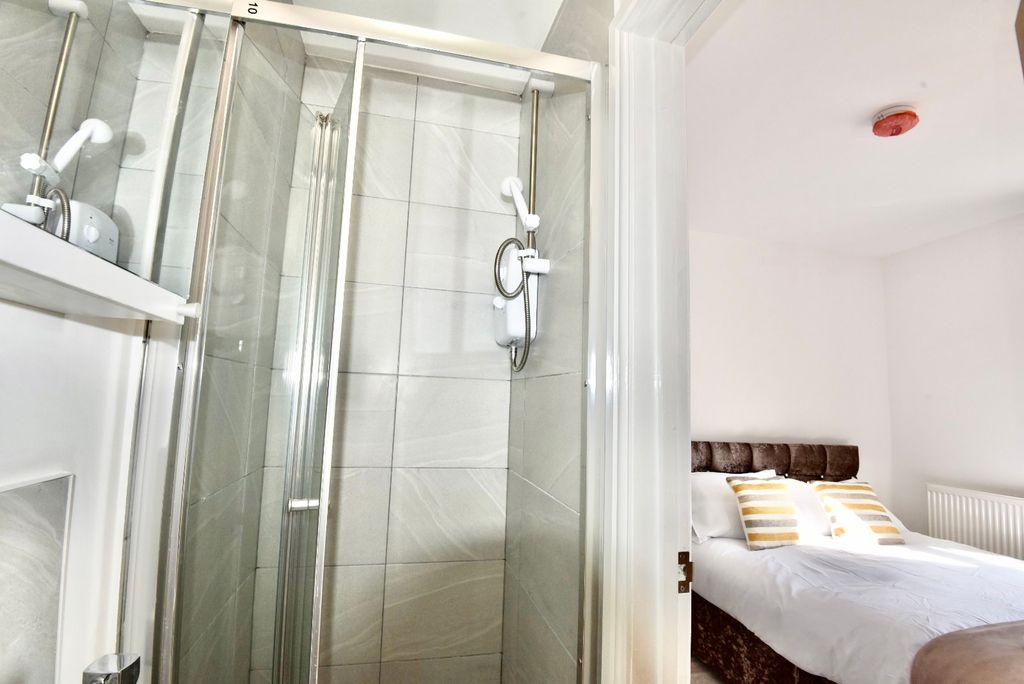 Property photo 2 of 48