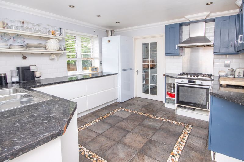 Property photo 3 of 19 Kitchen