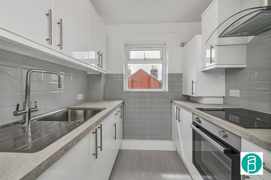 Property photo 2 of 11 Andrew_Purnell_-_Rosewell_Court__Cromwell_Road_Sw1