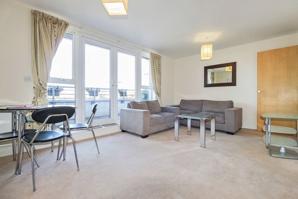 Property photo 3 of 17 Gallery