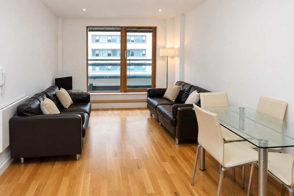 Property photo 1 of 10 Spacious Modern Living Area With Dining Table...