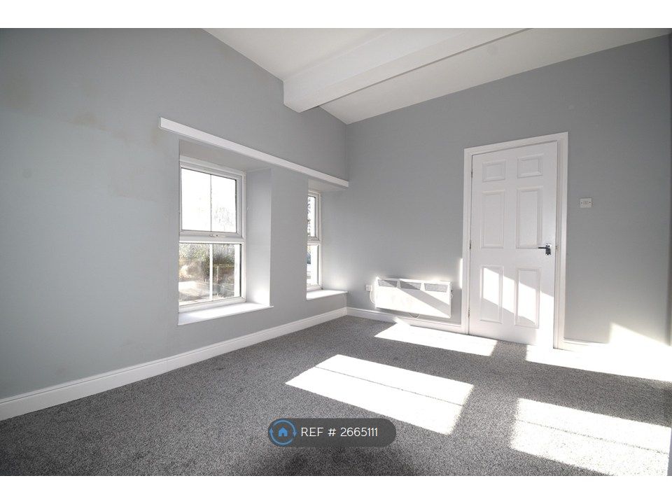 Property photo 1 of 10 Living Room