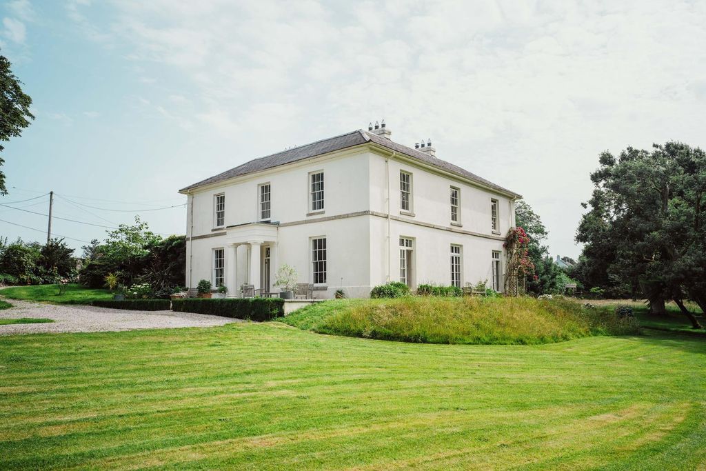 Property photo 1 of 36