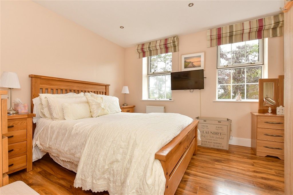 Property photo 1 of 17 Bedroom 1