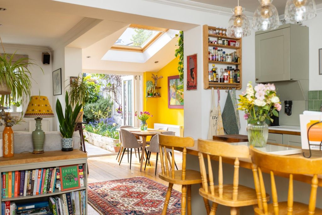 Property photo 1 of 32 129 Oxford Street, Bs3-25.Jpg