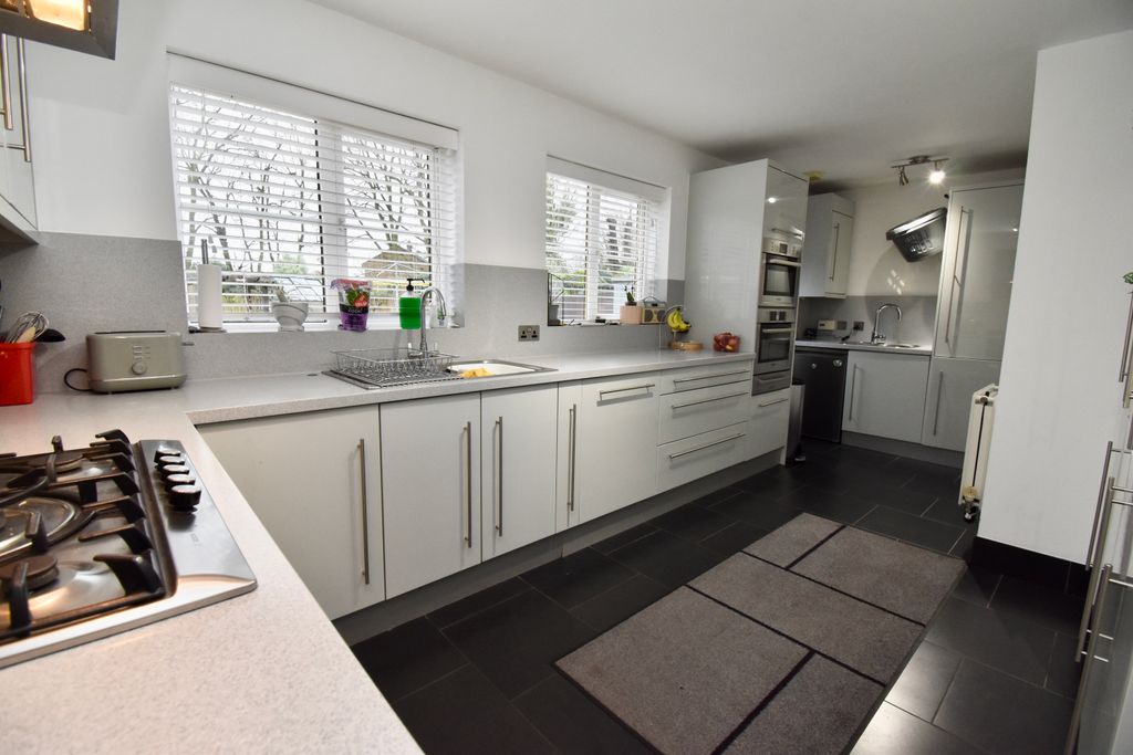 Property photo 2 of 18 Kitchen