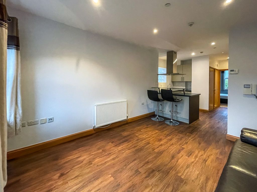 Property photo 3 of 10 Lounge/Dining Area