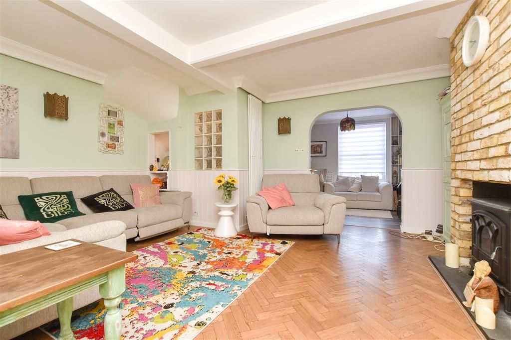 Property photo 1 of 12 Lounge