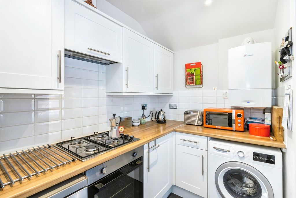 Additional image 9 of 2 bed flat for saleHigh Street, Dawlish EX7