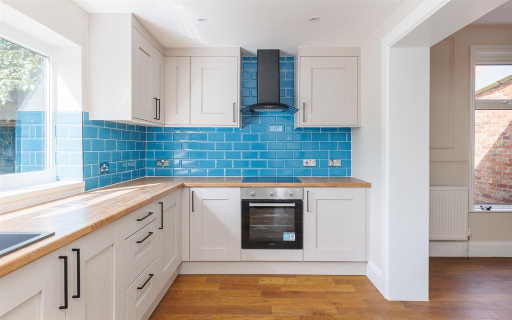 Property photo 2 of 28