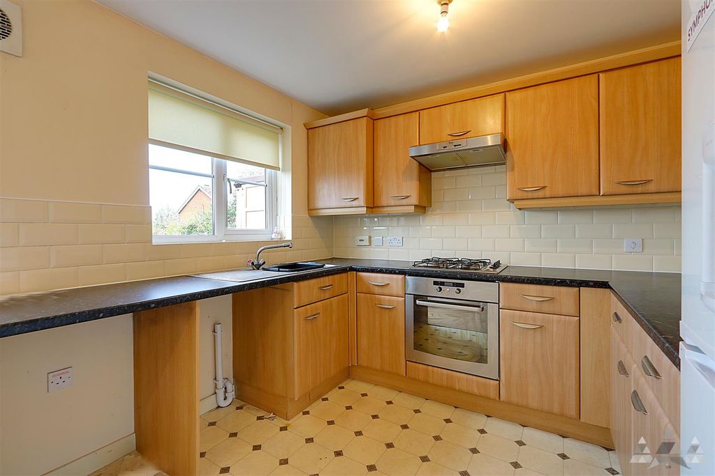 Property photo 3 of 14 Dining Kitchen