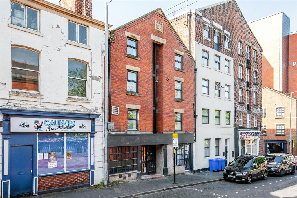 Property photo 1 of 9 Fleet Street - Front.Jpg
