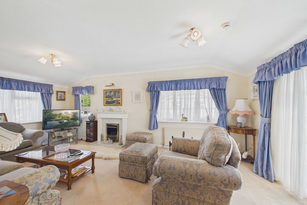 Property photo 2 of 17 Photo 1