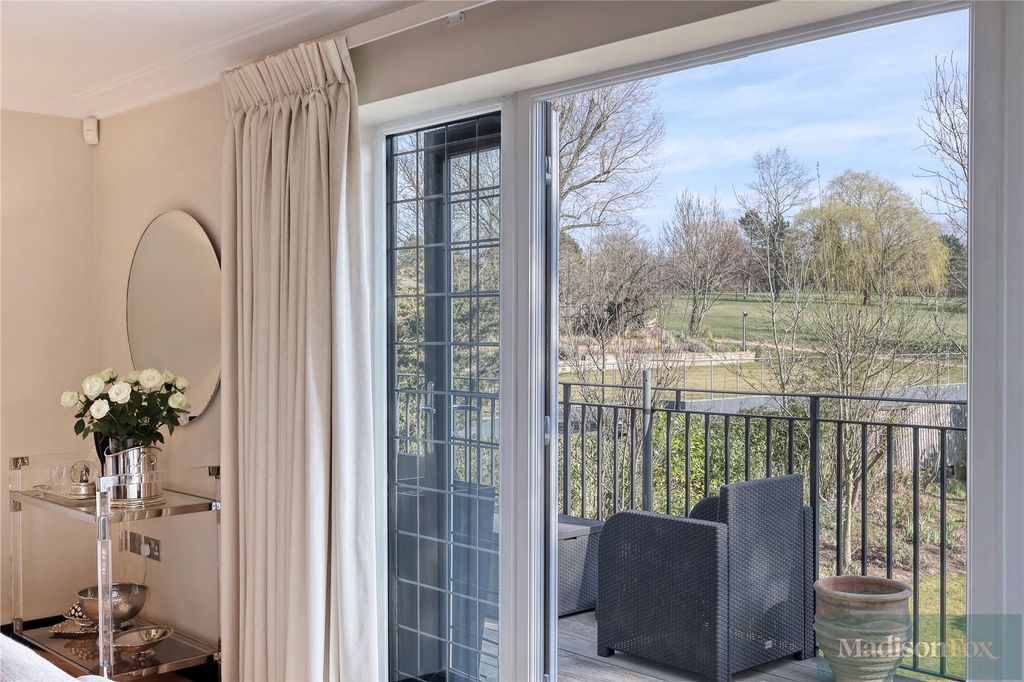 Additional image 7 of 3 bed flat for saleHigh Road, Chigwell, Essex IG7