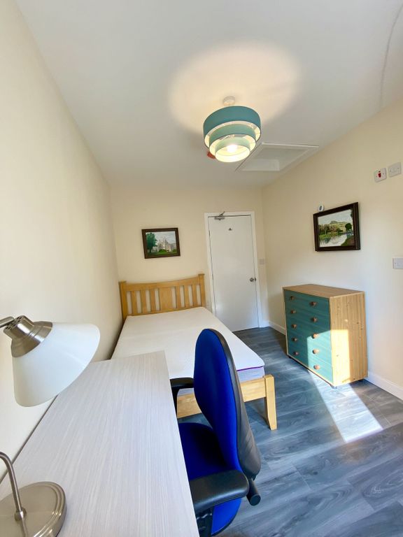 Property photo 3 of 8 Room C 2
