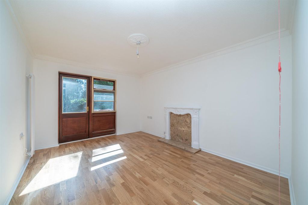 Property photo 2 of 16 4-Beacon-House-06103.Jpg