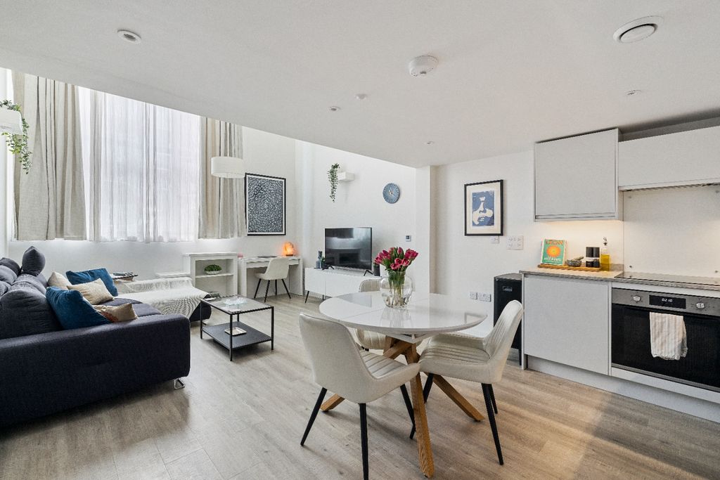 Property photo 1 of 10 2289871