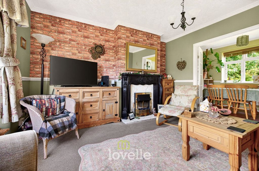 Property photo 2 of 34
