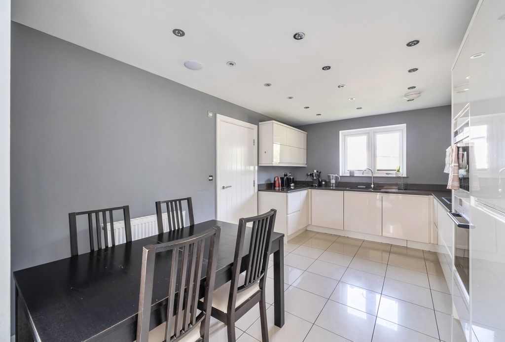Property photo 2 of 20 1463138-1-6A106B3...
