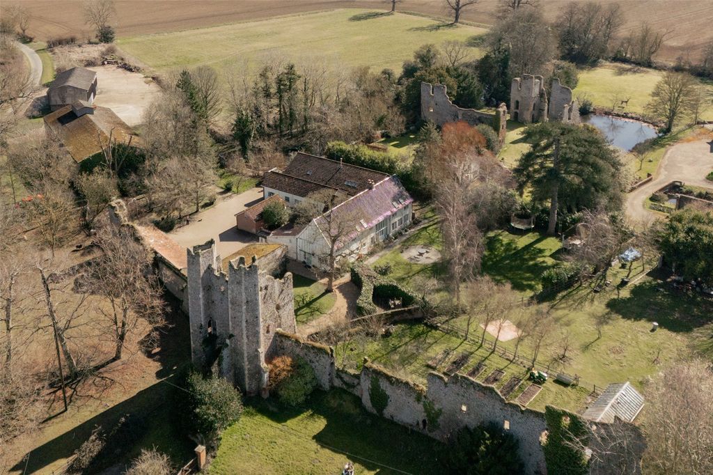 Property photo 2 of 35 Mettingham Castle