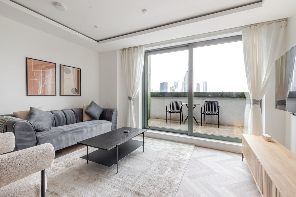 Property photo 1 of 20 Living Room