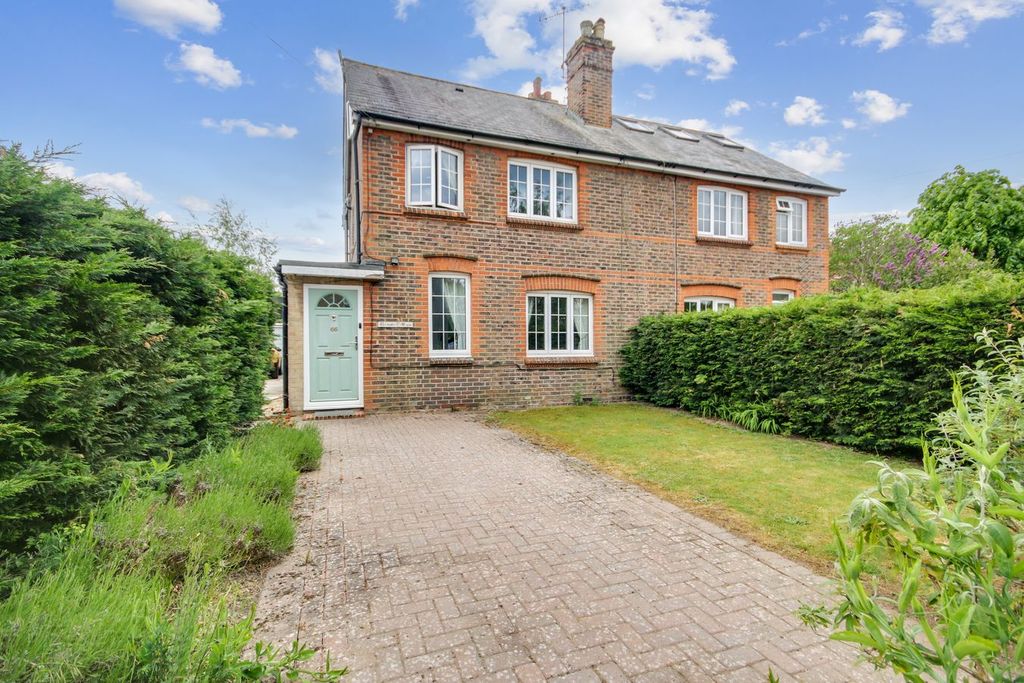 3 bed semi-detached house for saleBakers Lane, Lingfield RH7