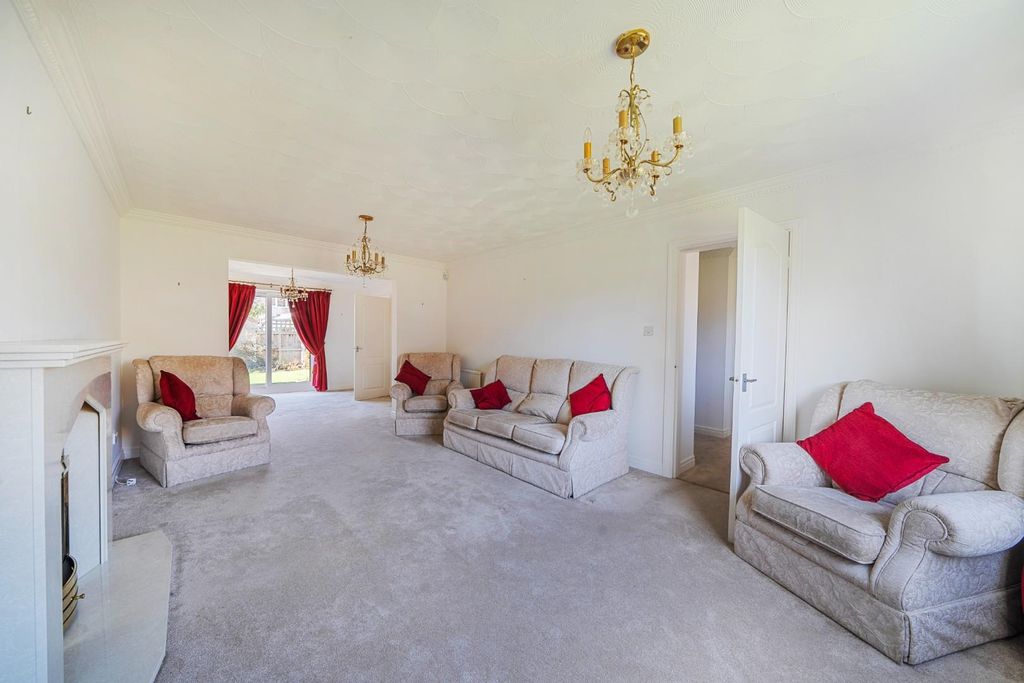 Property photo 2 of 15 Lounge 2.Jpg