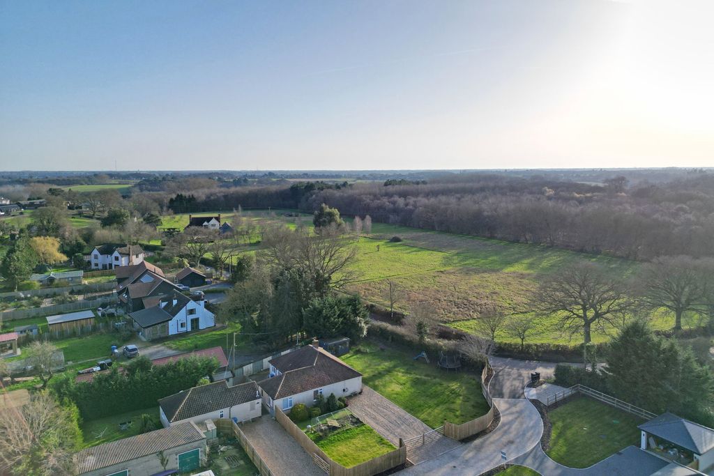 Property photo 2 of 26