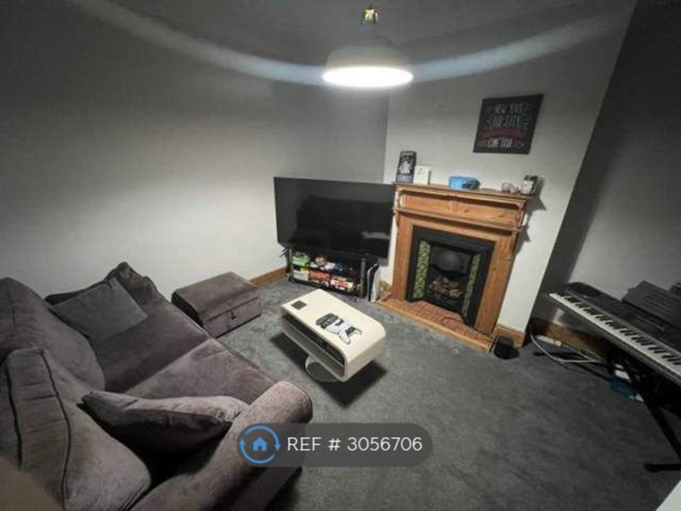 Property photo 2 of 11 Back Lounge