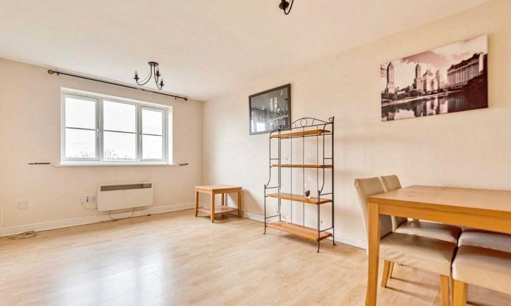 Property photo 2 of 8 Lounge