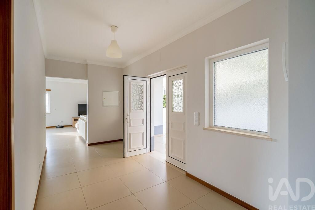 Property photo 3 of 25
