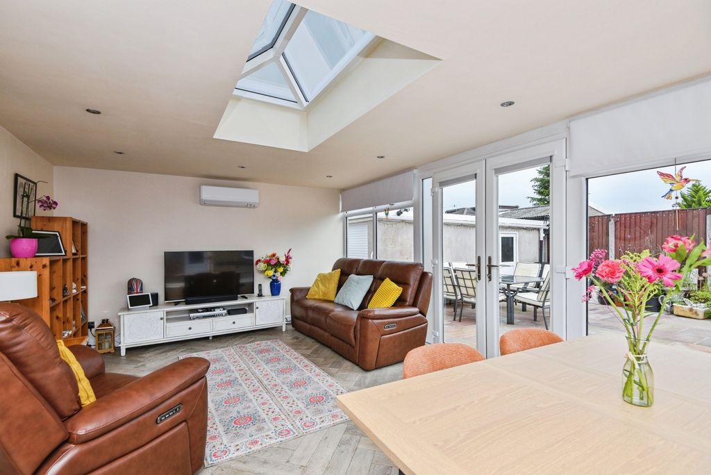 Property photo 3 of 21 Pbox-Img.Jpg