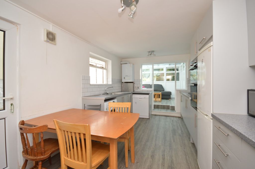 Property photo 2 of 14 Photo 03