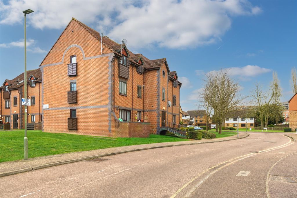 Property photo 3 of 8 009_Sbp06102_Swallow_Ct_8.Jpg