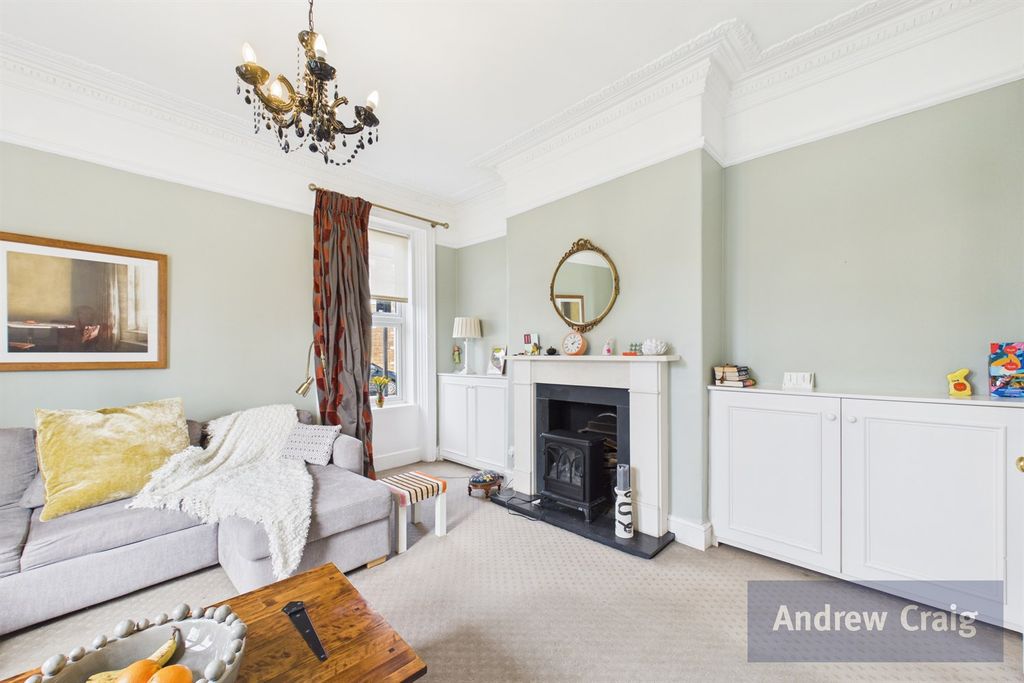 Property photo 2 of 25 Lounge