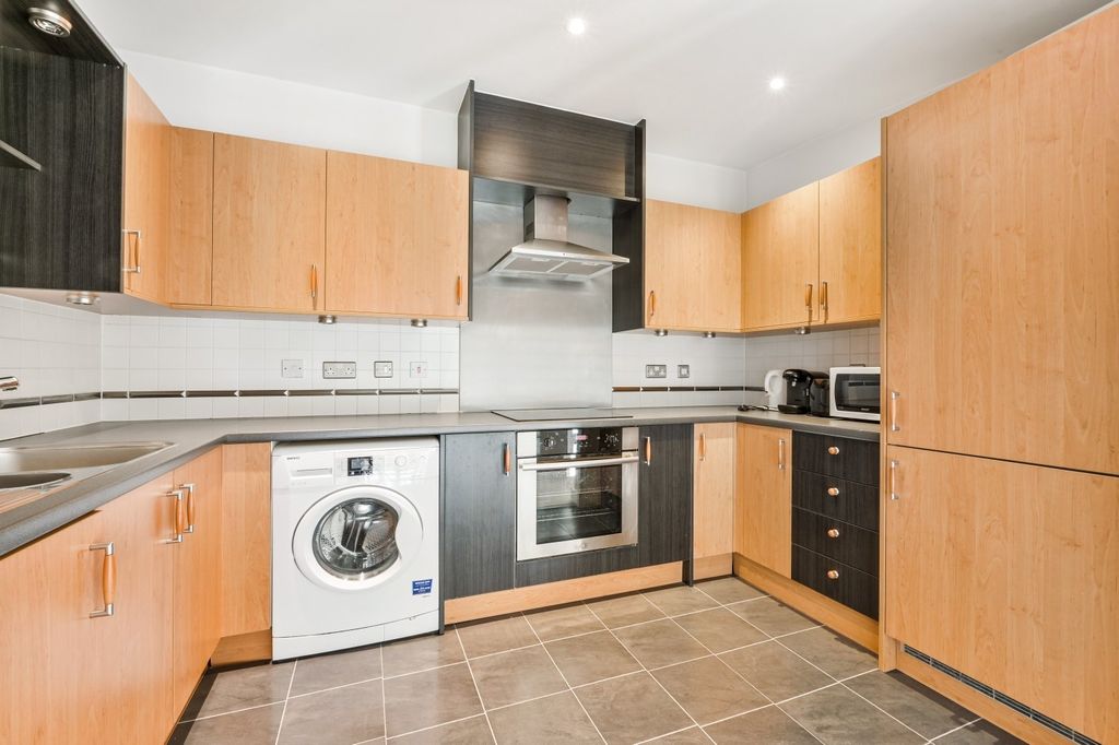 Property photo 3 of 19 Kitchen