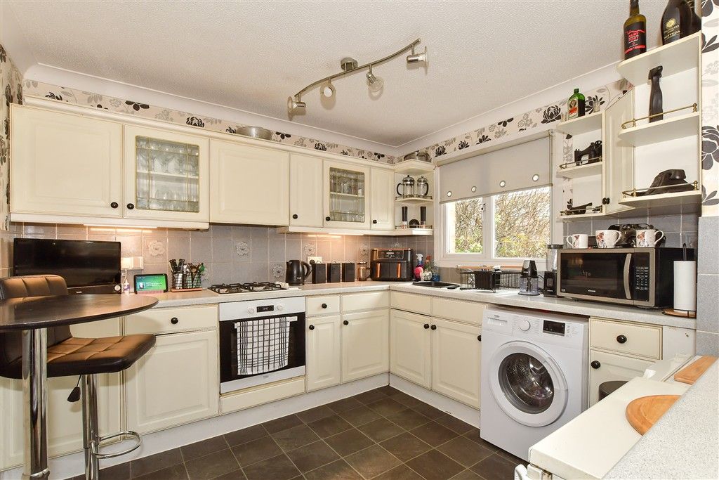 Property photo 3 of 12 Kitchen